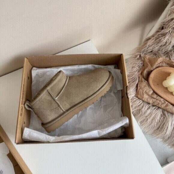 UGG Classic Ultra Mini Boots - Picture 2 of 9